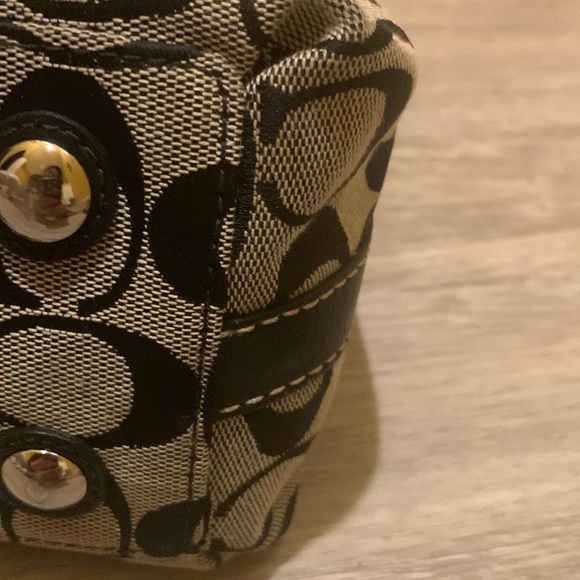 Coach bag with a matching wristlet - Picture 8 of 13